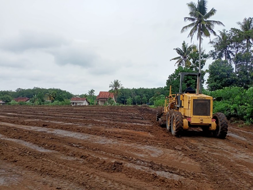 Renovasi Lapangan Sepak Bola Kampung Tri Makmur Jaya